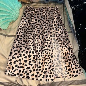Cheetah print silky midi skirt 🖤